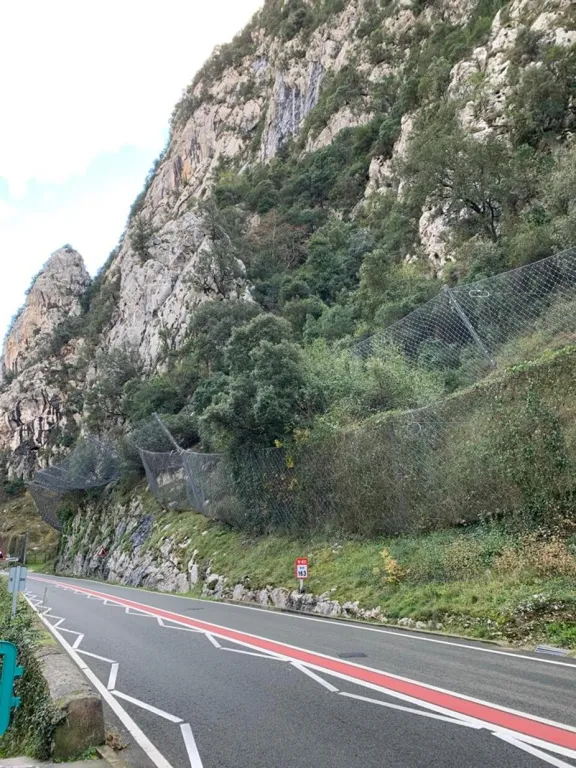 Malla de sostenimiento de taludes