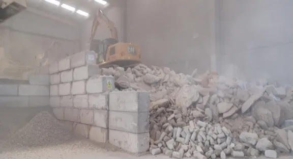 Hormigón destruido utilizado para reciclar