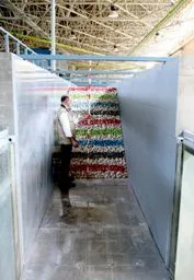 Instalación para experimentación del comportamiento de presas de materiales sueltos ante sobrevertidos por coronación