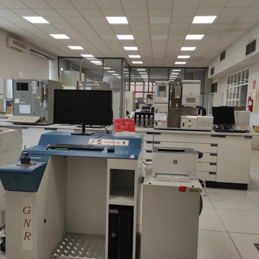 Foto del laboratorio para el análisis químico del acero