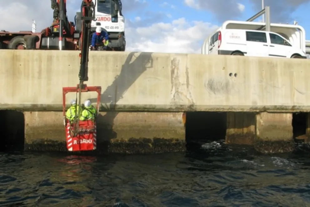 Foto del estudio de la corrosión en un cajón flotante