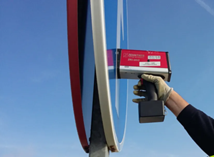 Foto del retrorreflectrómetro