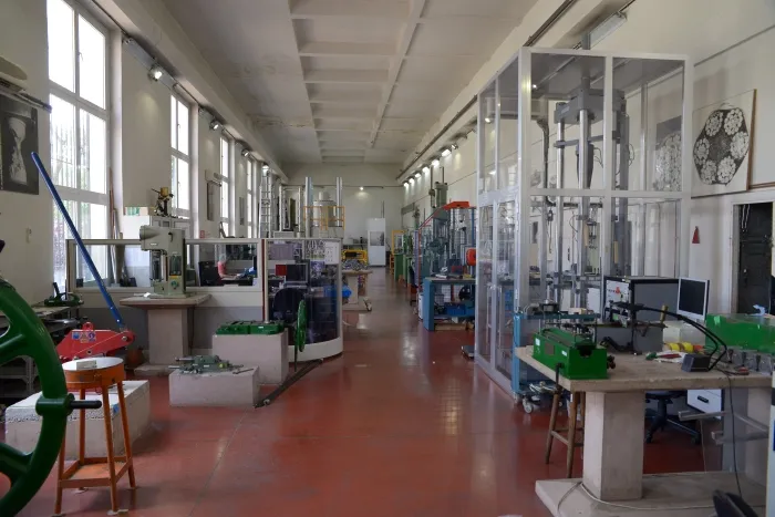Foto del laboratorio de ensayos fisico-mecánicos de productos de construcción