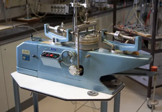 Equipo de corte en suelo