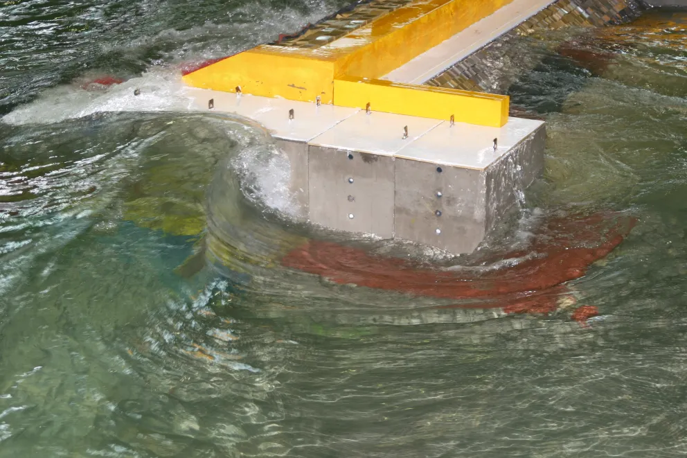 Ensayos de estabilidad y funcionalidad frente a la acción de oleaje oblicuo y multidireccional