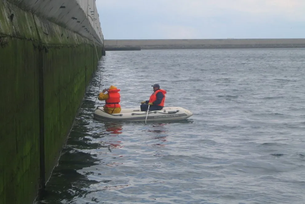 Foto de la inspección visual de un muelle