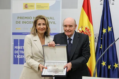 La Ministra del MITMA entrega el Premio PNIC a Felipe Martínez