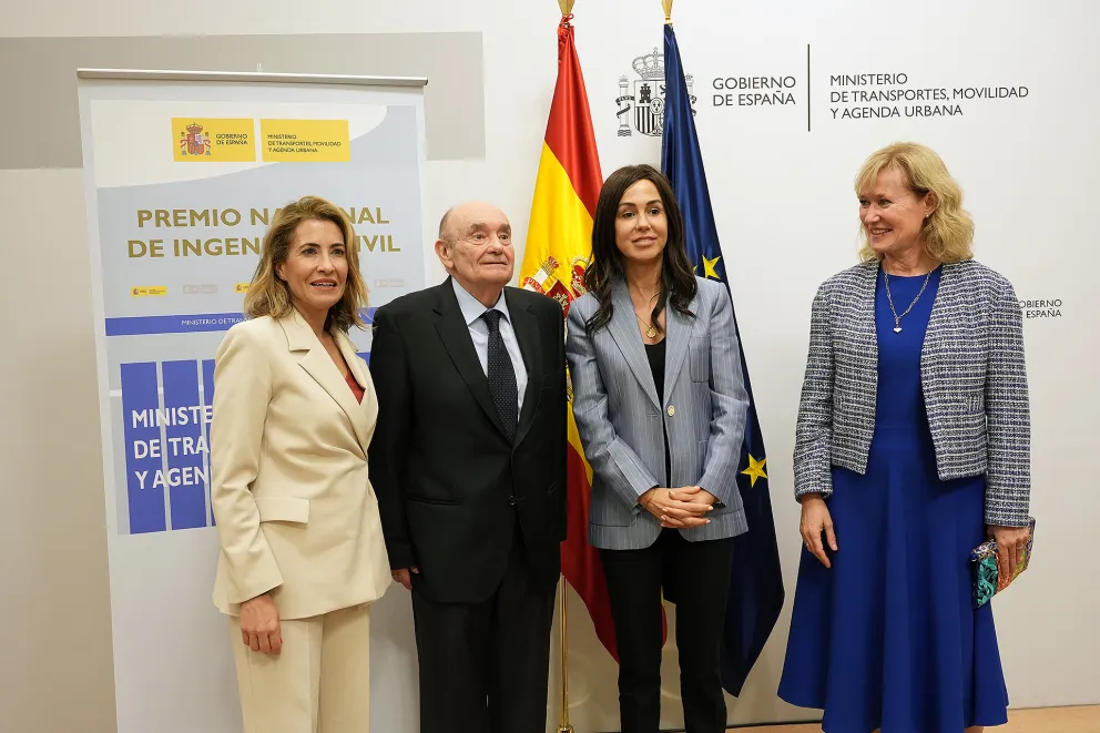 Premiado con la SETMA, la Ministra del MITMA y la Directora del CEDEX