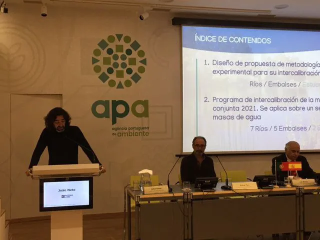 Técnico del CEDEX presentando su ponencia