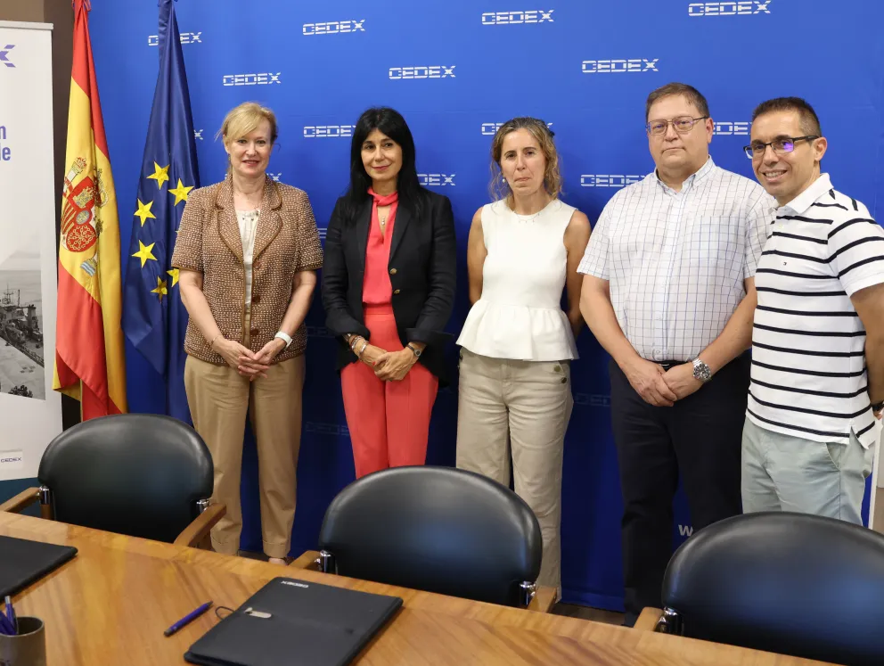 Firma CEDEX e IECA