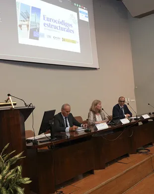 Mesa inaugural de la jornada