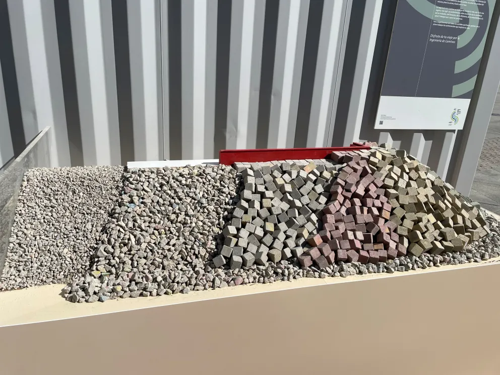 Morro de dique SICMA23. Descripción larga a continuación.