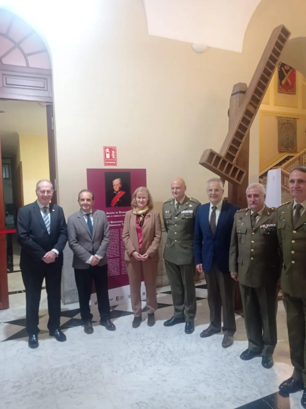 Autoridades inaugurando expo Betancourt en Barcelona