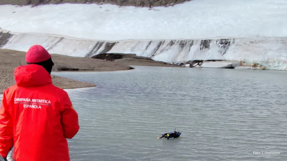 Reconocimiento barimétrico de un lago en la península de Byers