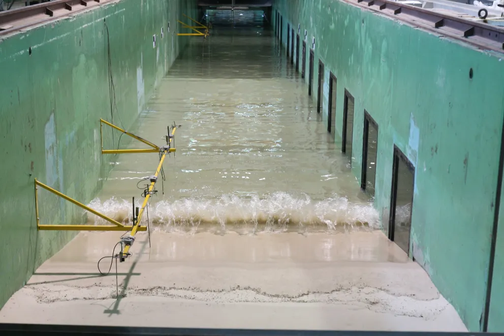Canal de Oleaje y Viento de Gran Escala. Estudio de playas
