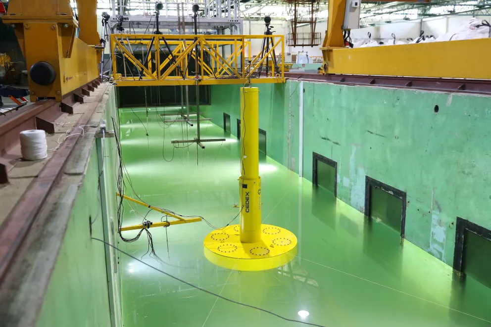 Canal de Oleaje y Viento de Gran Escala.