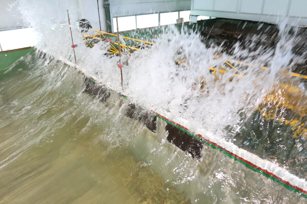 Ensayo para el diseño y construcción de diques y muelles