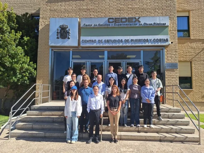 Estudiantes de la Universidad de Tsinghua (China) visitan el CEPYC
