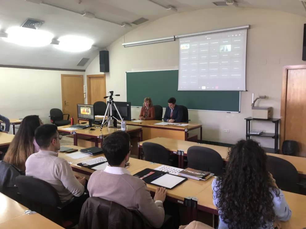 Alumnos en el aula del Máster