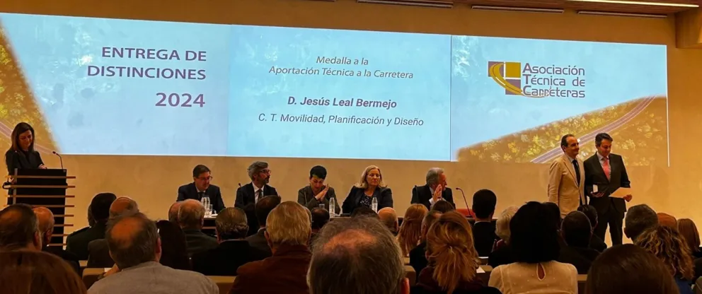Entrega la medalla 2024 de la ATC al CEDEX