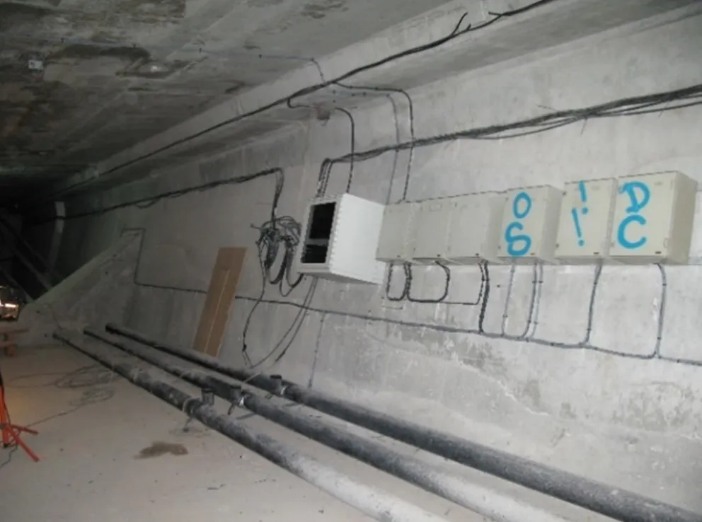 Ensayo de cuerda vibrante en un cable de un puente con postesado externo