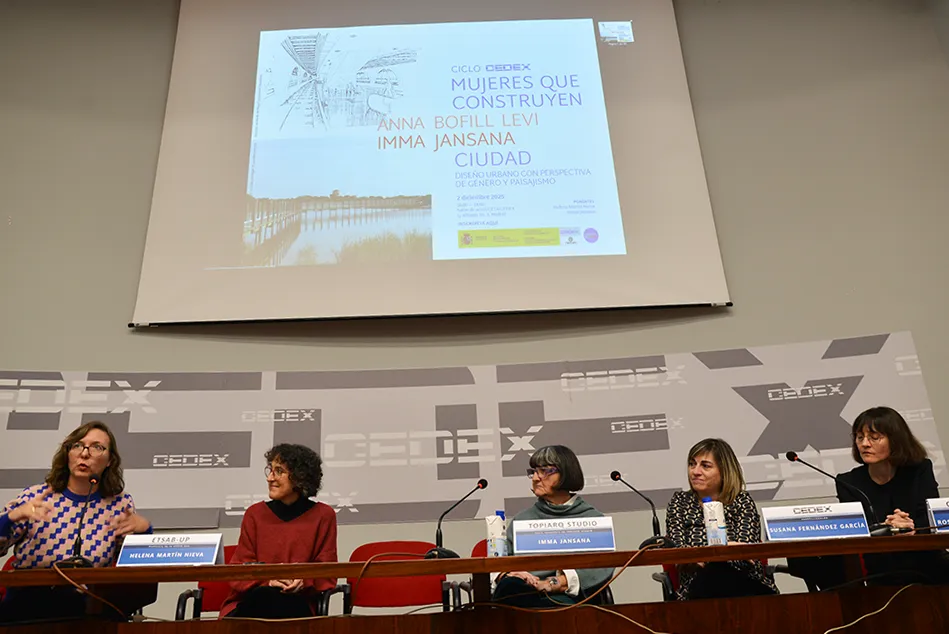 Mesa redonda segunda jornada ciclo "Mujeres que construyen"