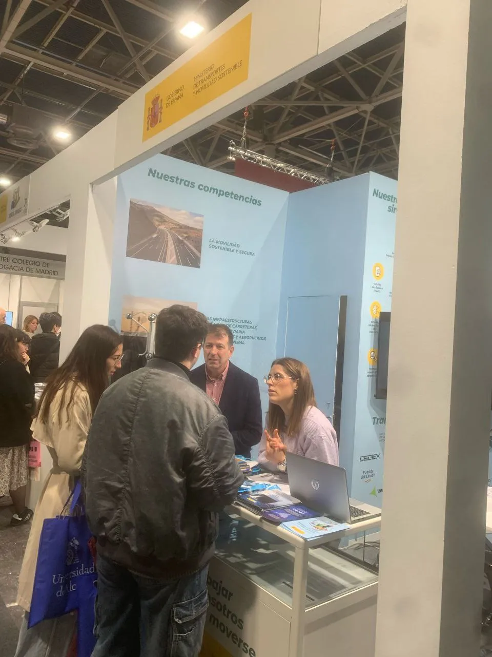 Vista del stand del CEDEX-MITMS en el salón de posgrado