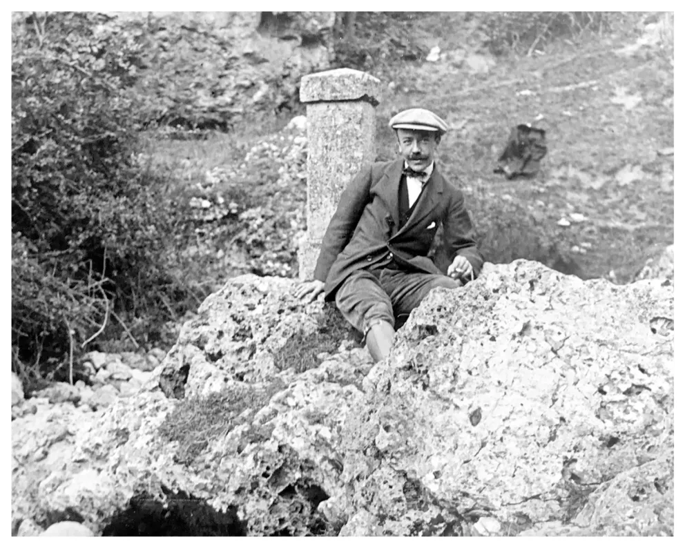 Manuel Lorenzo Pardo en el nacimiento del río Ebro en Fontibre, Cantabria