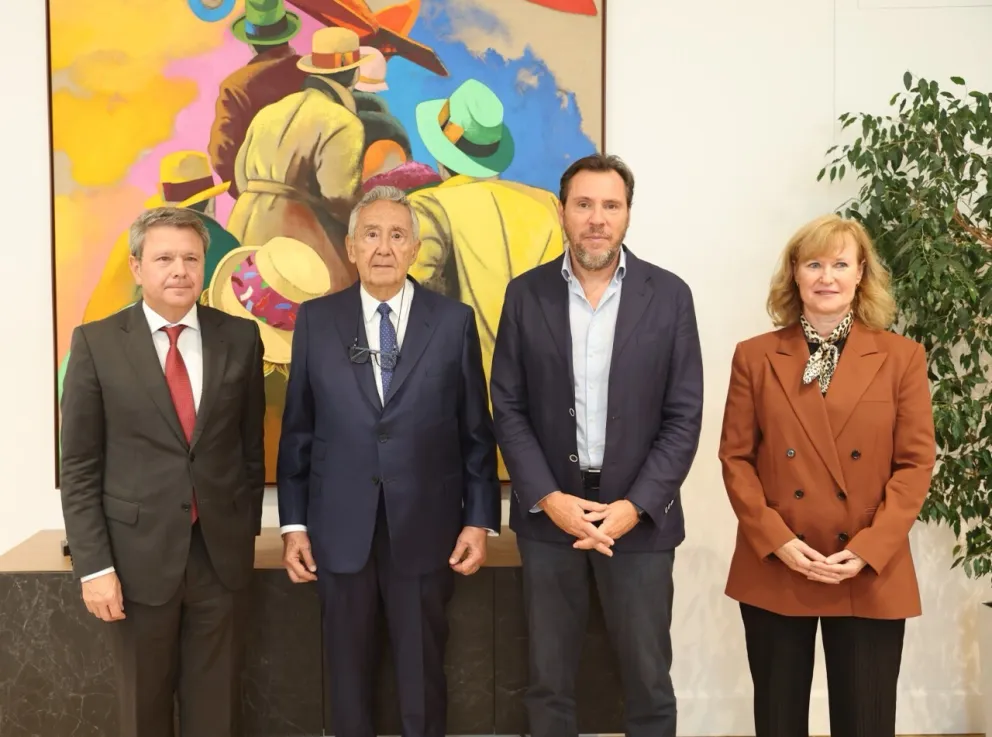 El Secretario de Estado, José Luis Japón, el Ministro de Transportes y la Directora del CEDEX posan ante la cámara