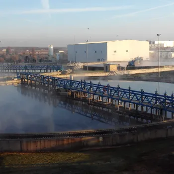Vista de una depuradora de aguas residuales