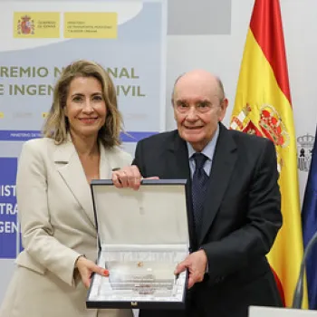 La Ministra del MITMA  entrega el Premio PNIC a Felipe Martínez