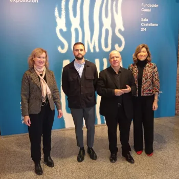 Autoridades inaugurando la exposición Somos Agua