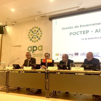 Personas inaugurando un acto