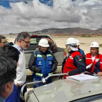 Técnicos de obra reunidos en Bolivia
