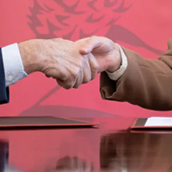 Detalle de la firma del Convenio CEDEX-Univ. NEBRIJA