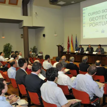 Vista del Salón de Actos durante la celebración de un curso