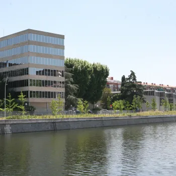 Fachada desde el río Manzanares del CEH