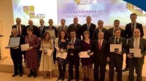 Recibiendo premios en la jornada carreteras